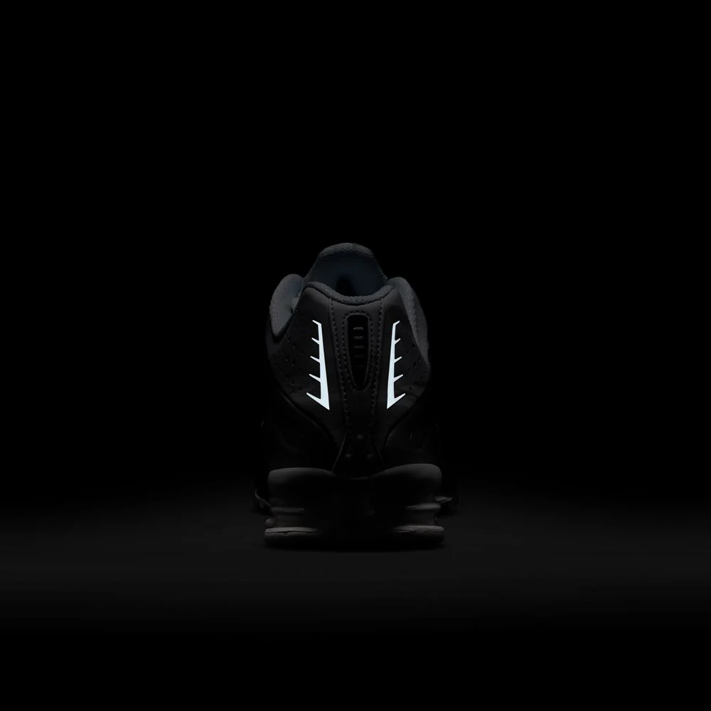 NIKE Shox R4 Mens Sneakers - Image 11