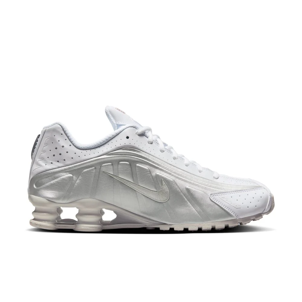 NIKE Shox R4 Mens Sneakers - Image 14