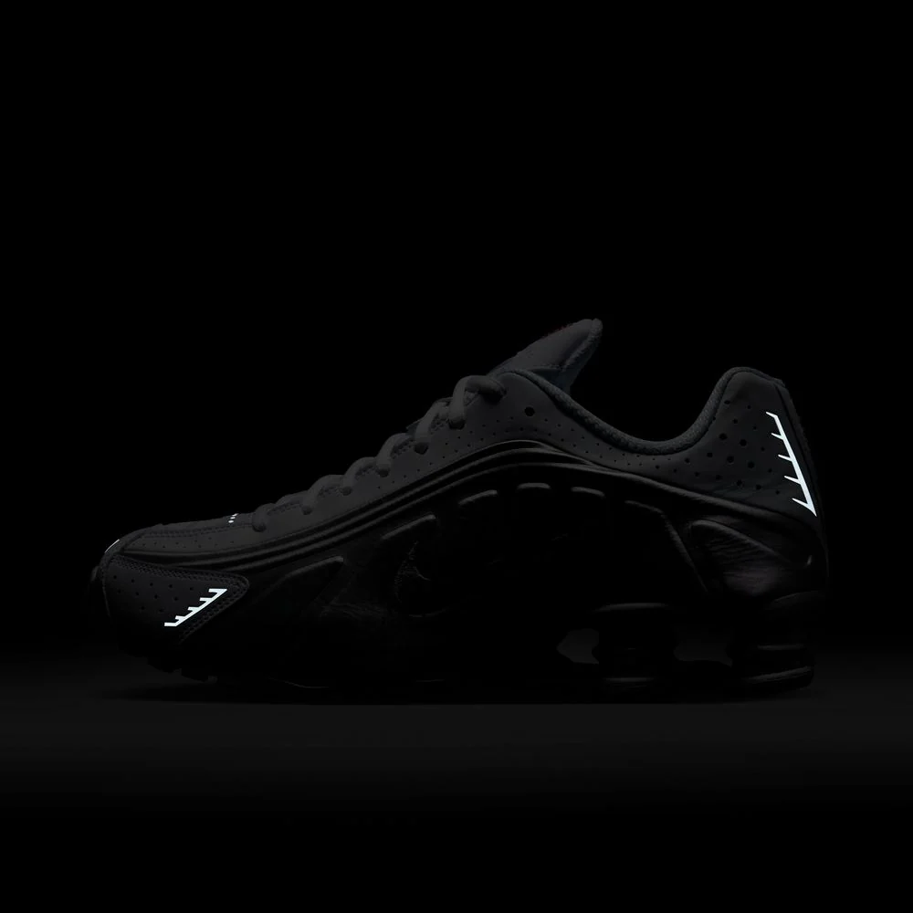 NIKE Shox R4 Mens Sneakers - Image 4