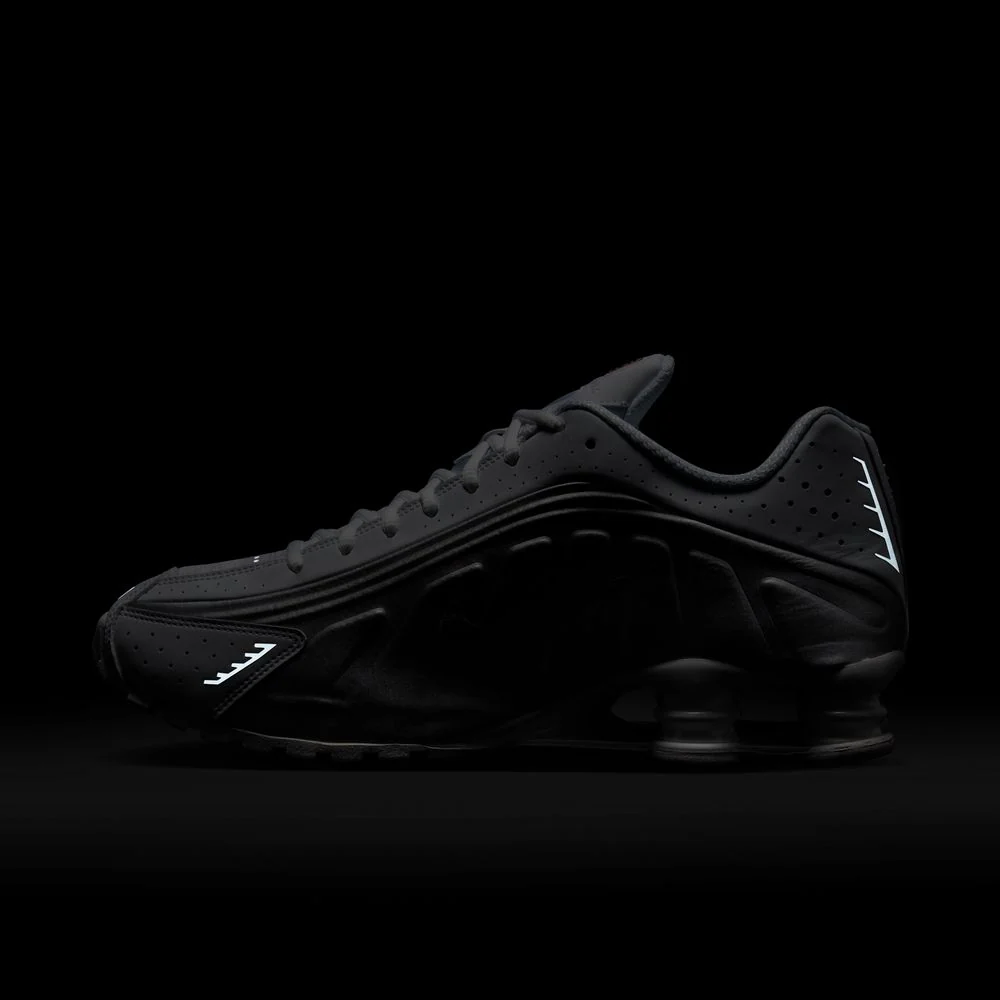 NIKE Shox R4 Mens Sneakers - Image 6
