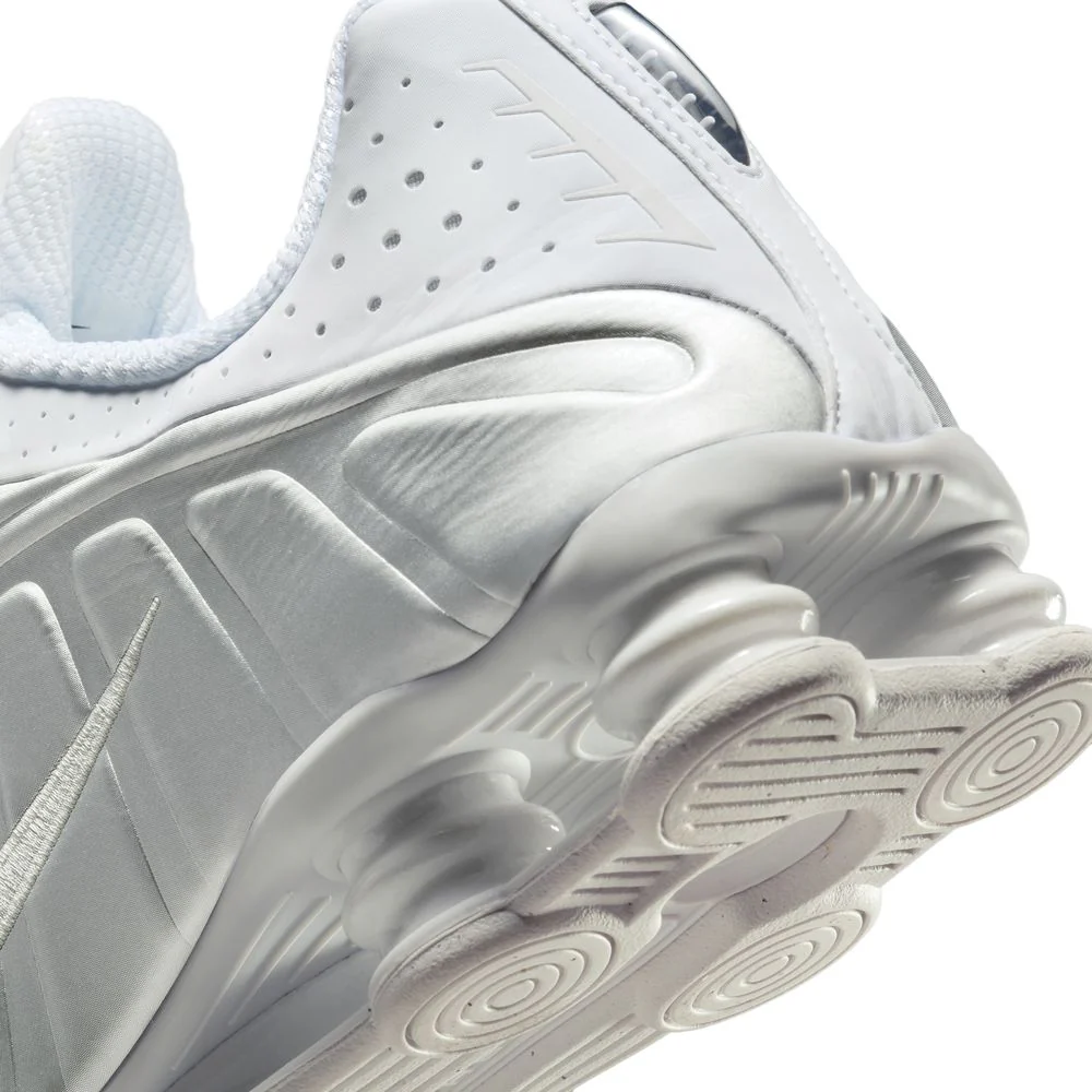 NIKE Shox R4 Mens Sneakers - Image 9